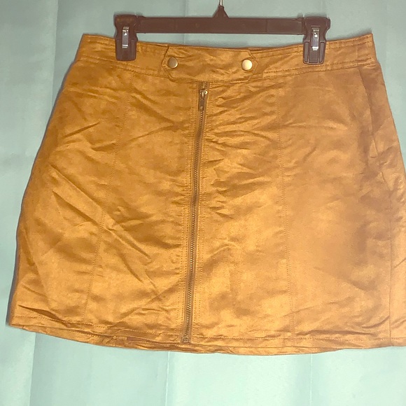 3/15🔥Rue21 Suede zip up skirt - Picture 6 of 7
